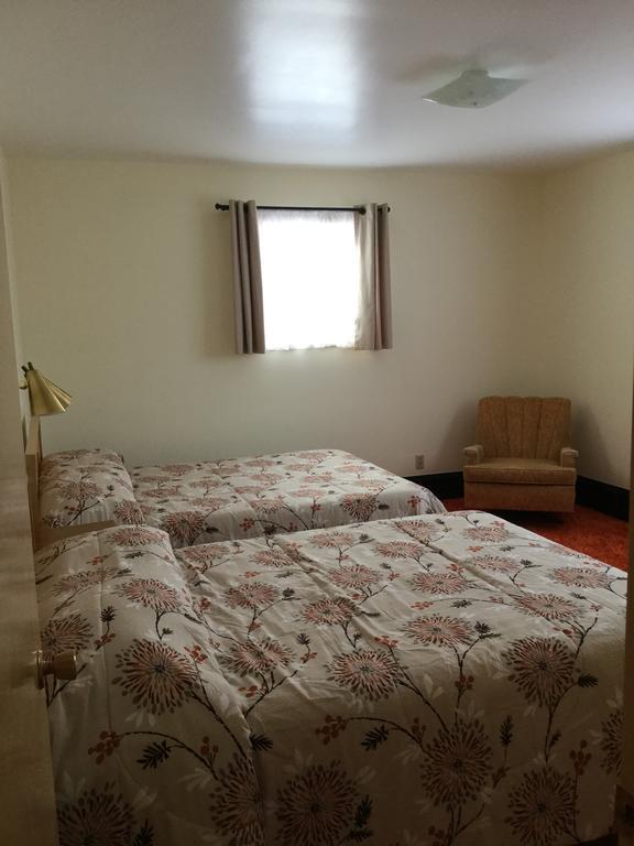Cedars Motel Ironwood Extérieur photo