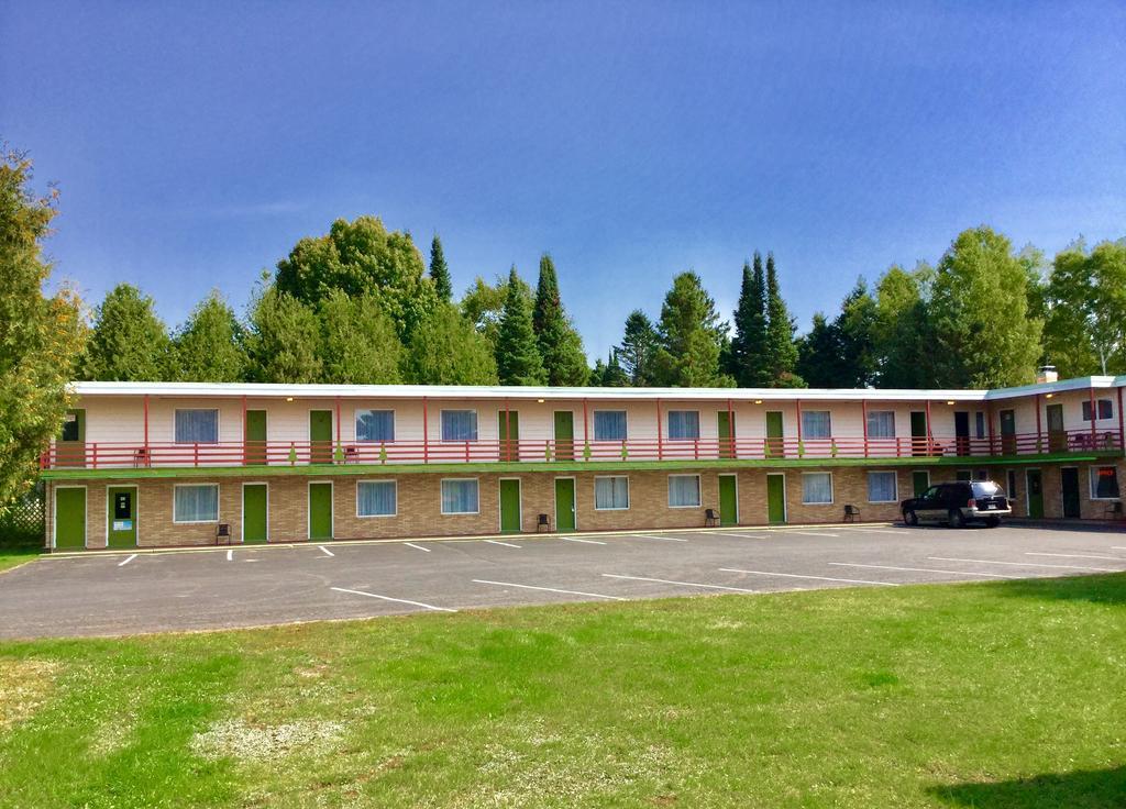 Cedars Motel Ironwood Extérieur photo