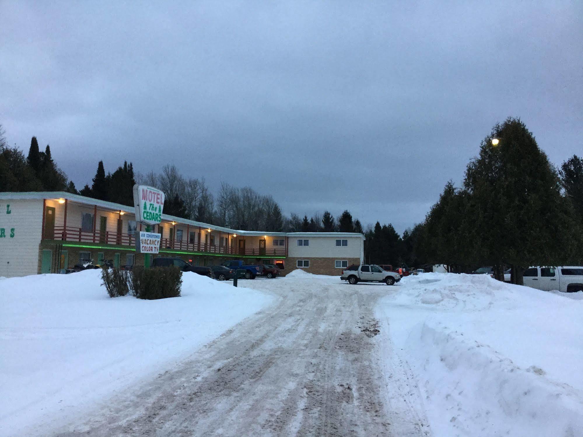 Cedars Motel Ironwood Extérieur photo