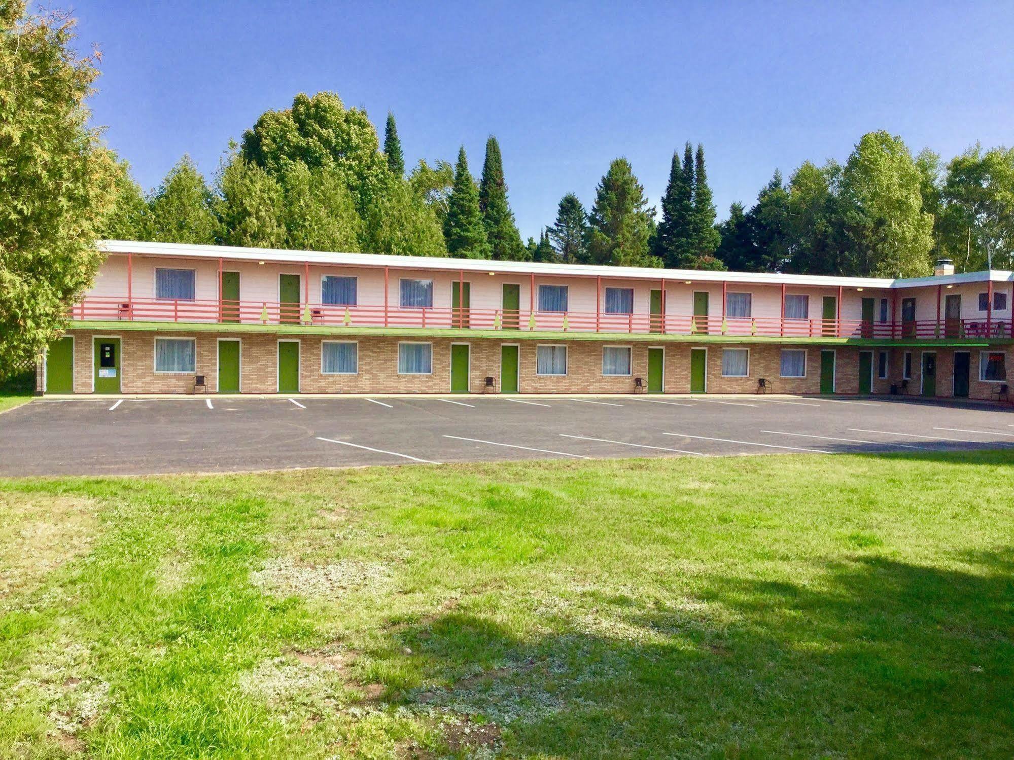 Cedars Motel Ironwood Extérieur photo