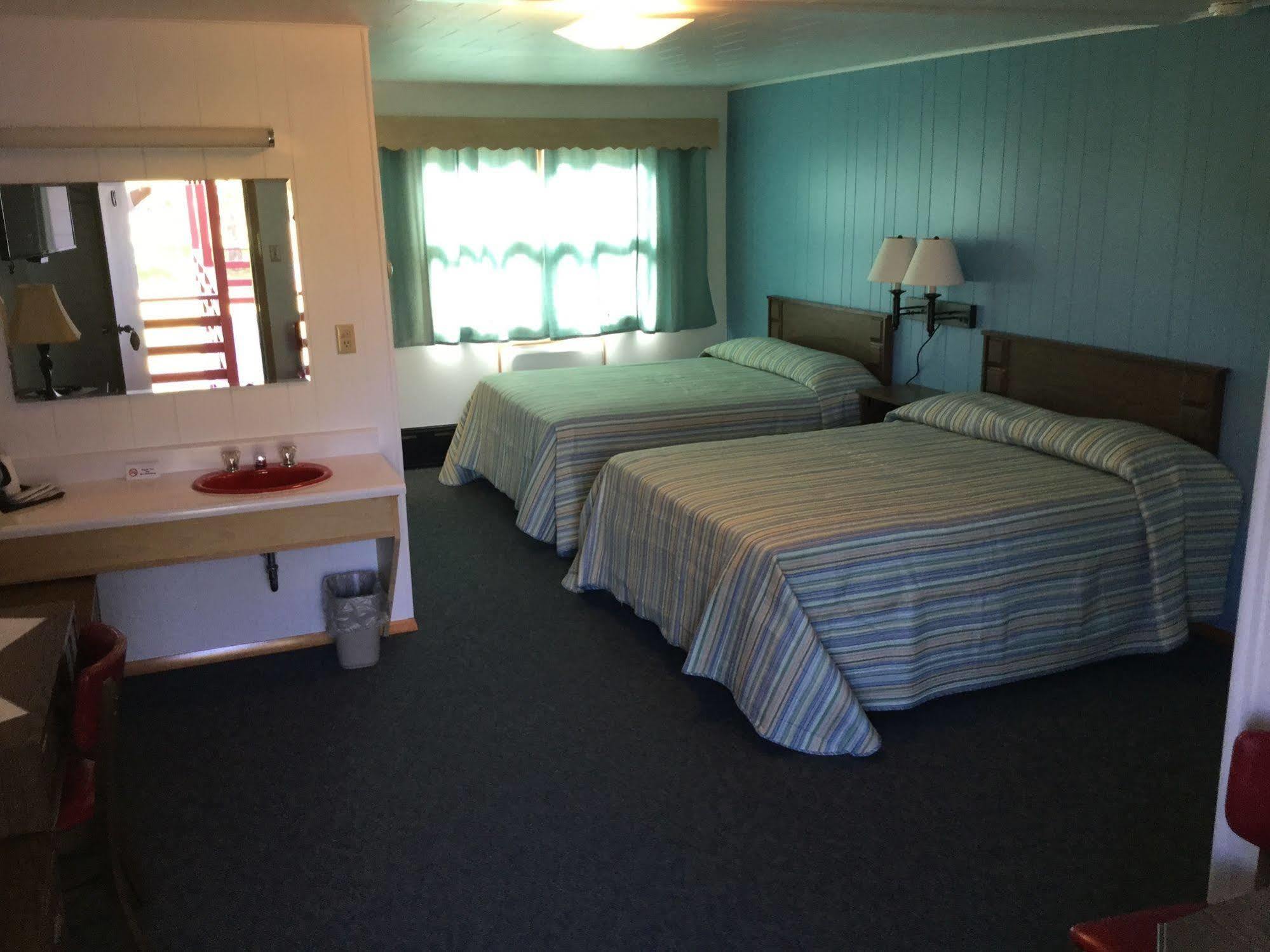 Cedars Motel Ironwood Extérieur photo
