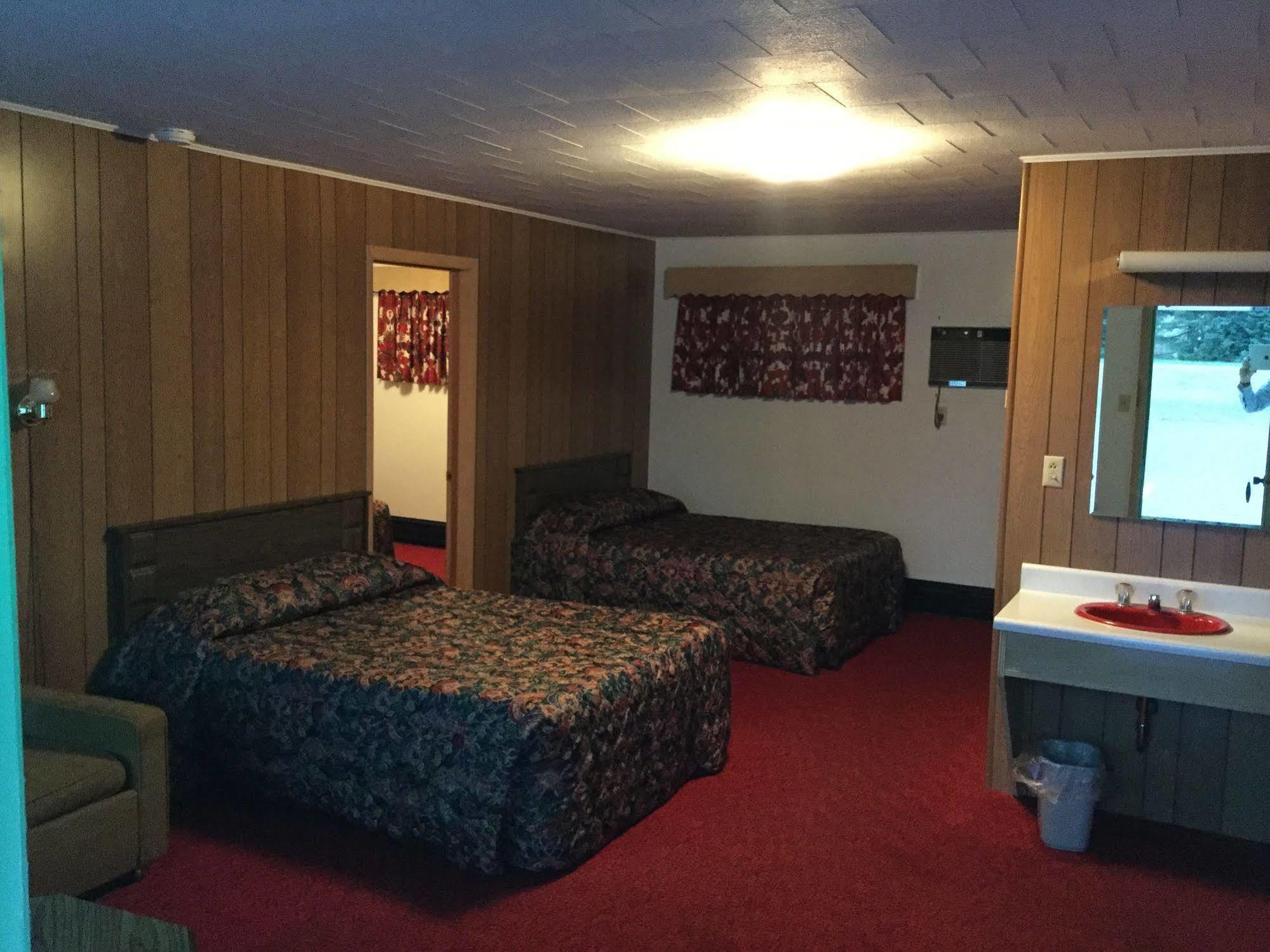Cedars Motel Ironwood Extérieur photo