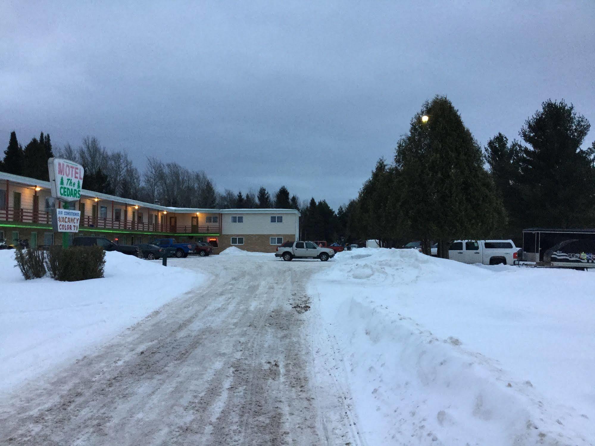 Cedars Motel Ironwood Extérieur photo